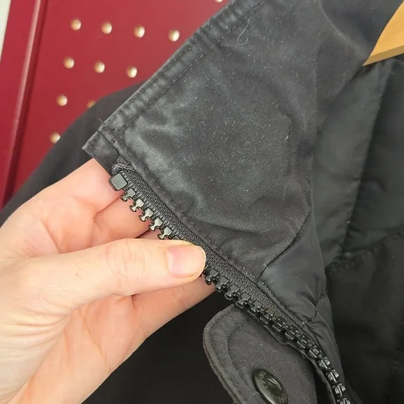 PRICED TO SELL trillium parka - Picture 5 of 11